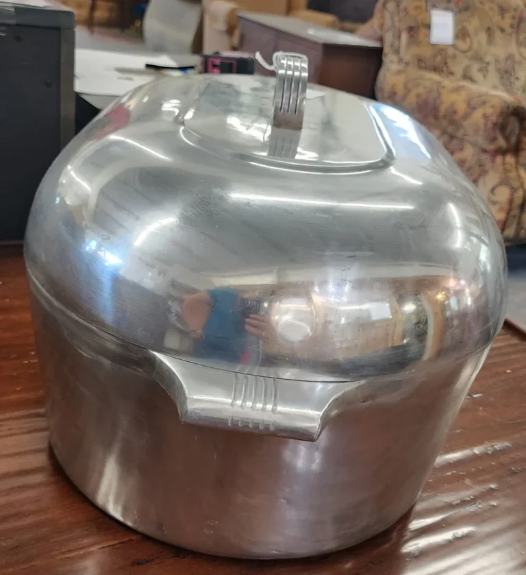 Classic Magnalite Pots Original Wagner Ware Collection